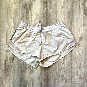 Lululemon Hotty Hot Short, Size 6, 2.5 inch inseam